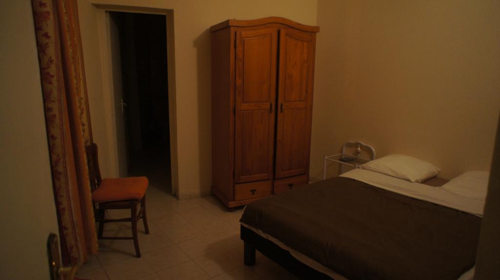 De La Renaissance Hotel 3*